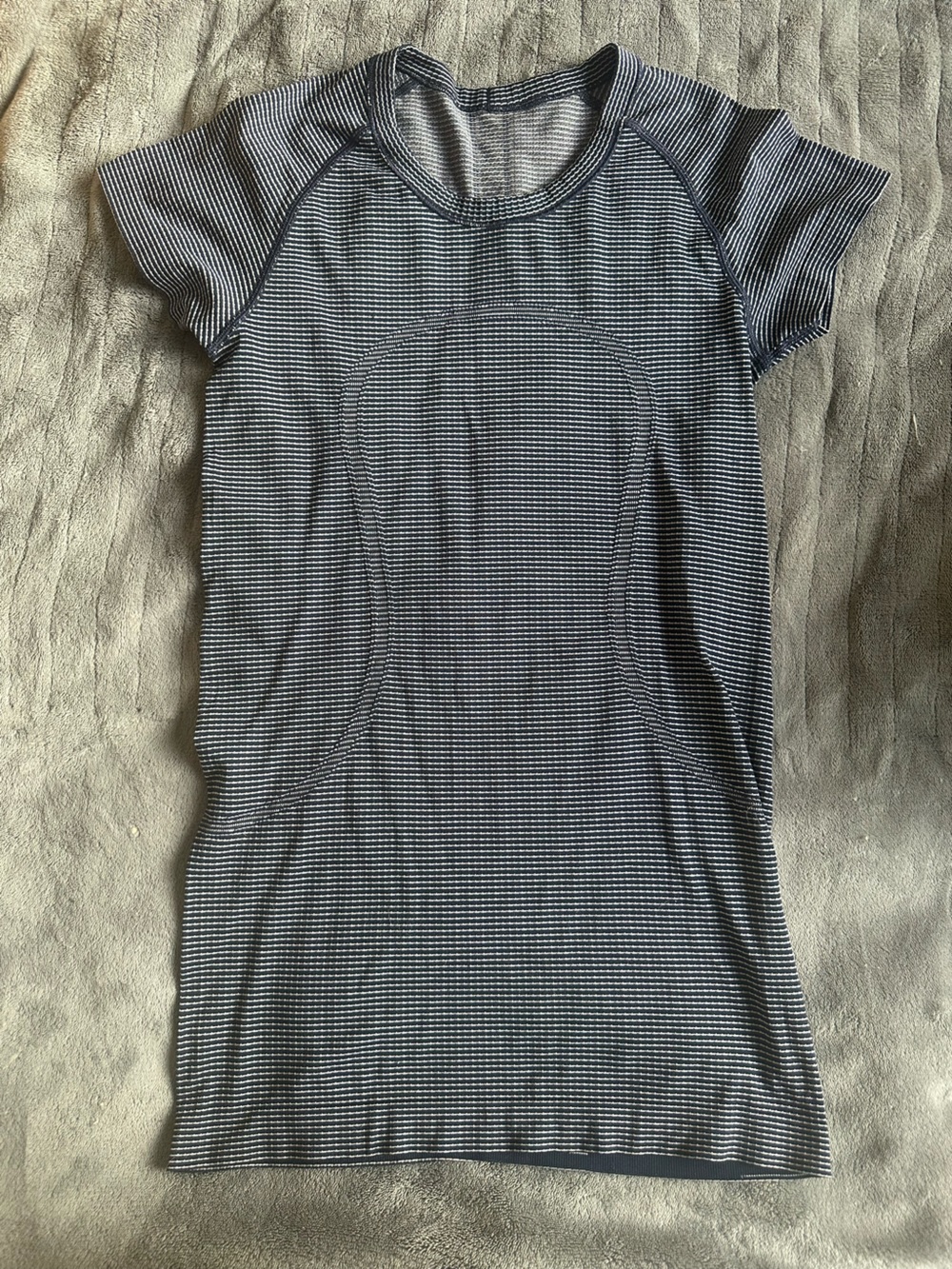 Lululemon swiftly SS top - sz 6, navy blue + white stripes